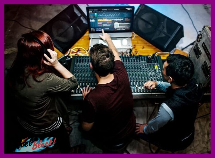 Diseño sonoro: La banda sonora de la decadencia y el silencio opresivo